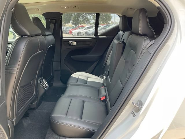 New 2026 Volvo XC40 B4 Core w/ Climate Package FWD image 21