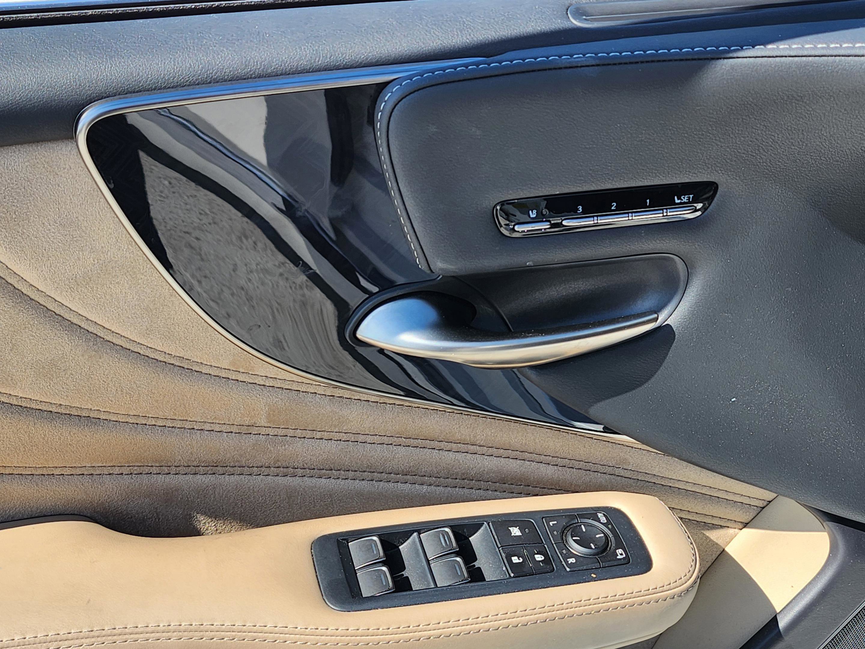 Certified 2021 Lexus LS 500 w/ Interior Upgrade Package RWD image 31