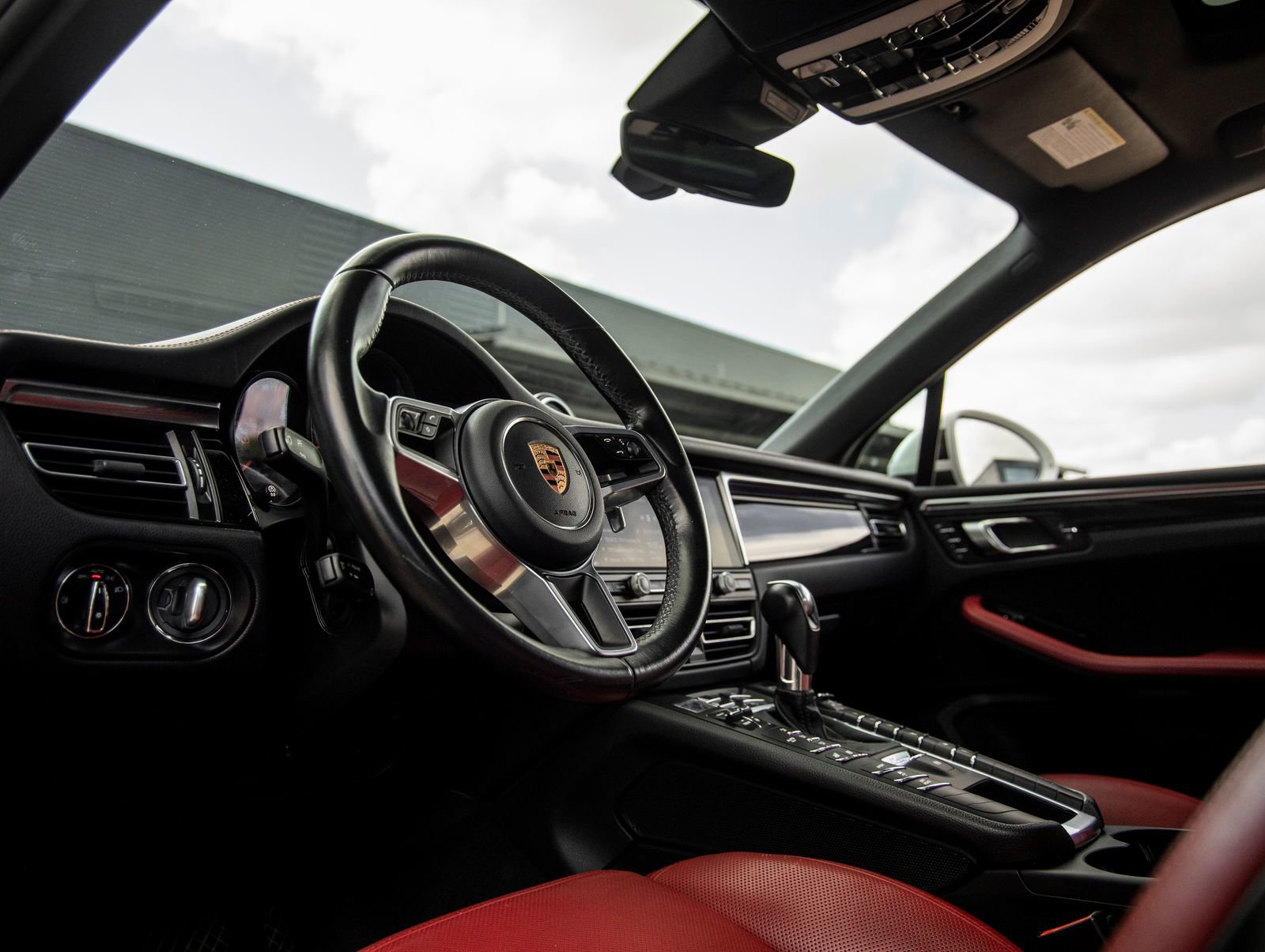 Used 2020 Porsche Macan image 4