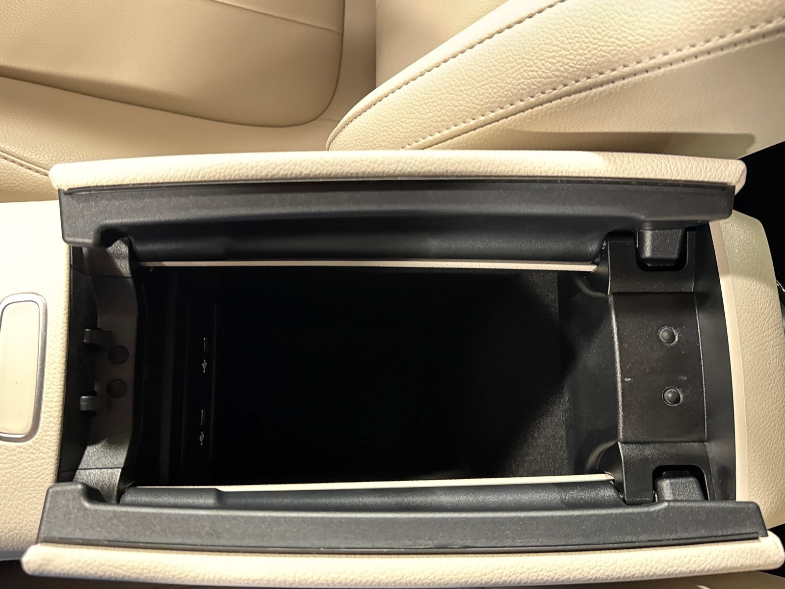Used 2022 Mercedes-Benz EQB 300 4MATIC image 26