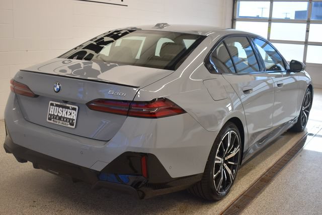 New 2027 BMW 530i xDrive w/ M Sport Package AWD/4WD image 4
