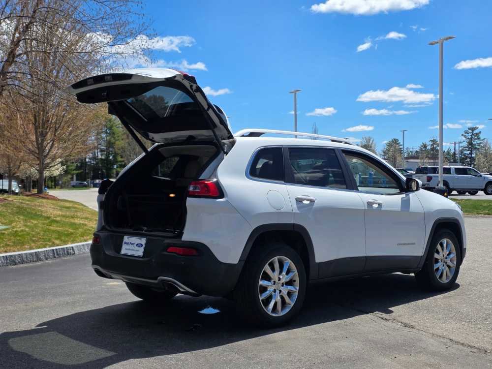 Used 2017 Jeep Cherokee Limited w/ Luxury Group AWD/4WD image 11