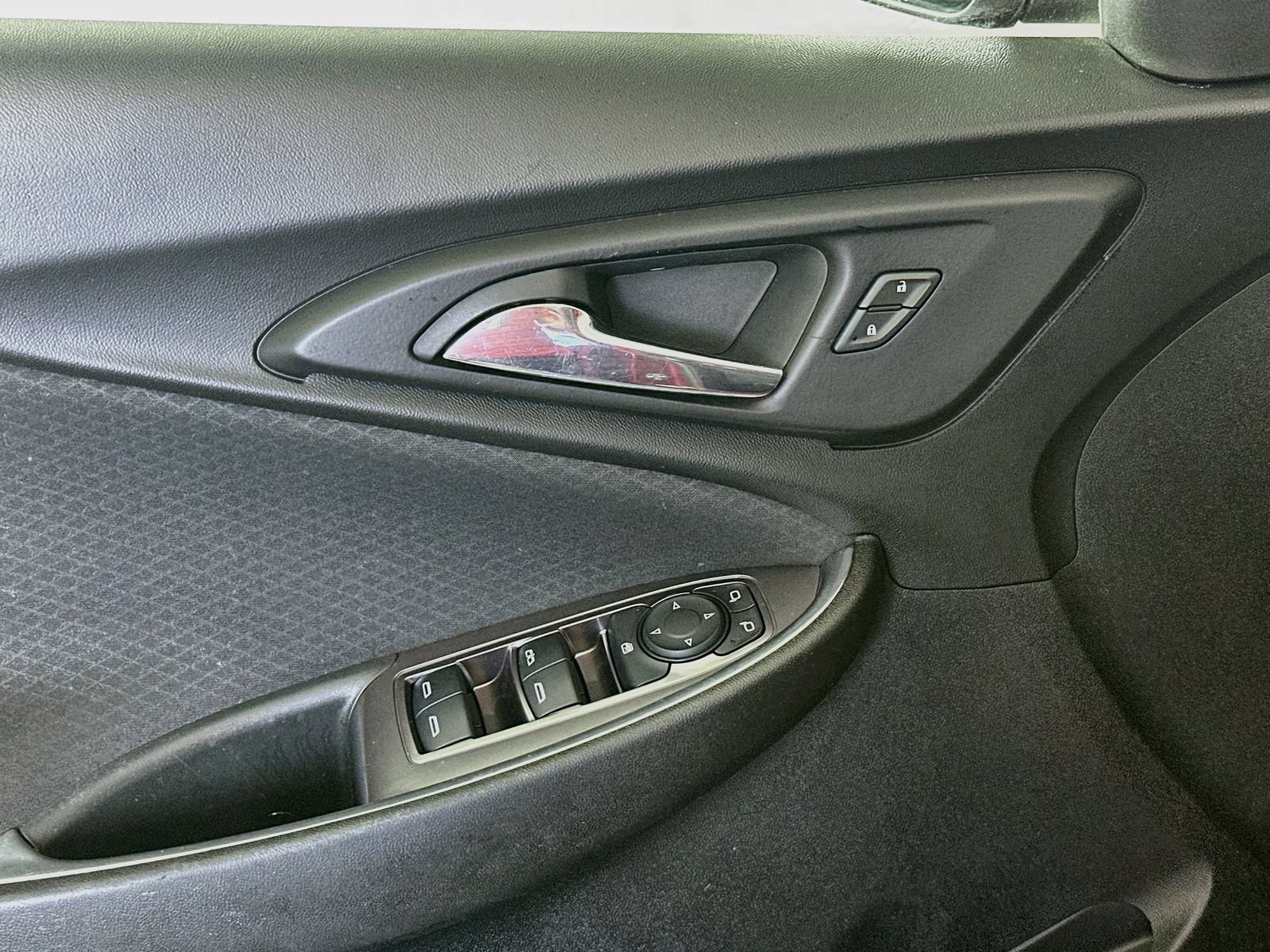 Used 2018 Chevrolet Malibu LT FWD image 17