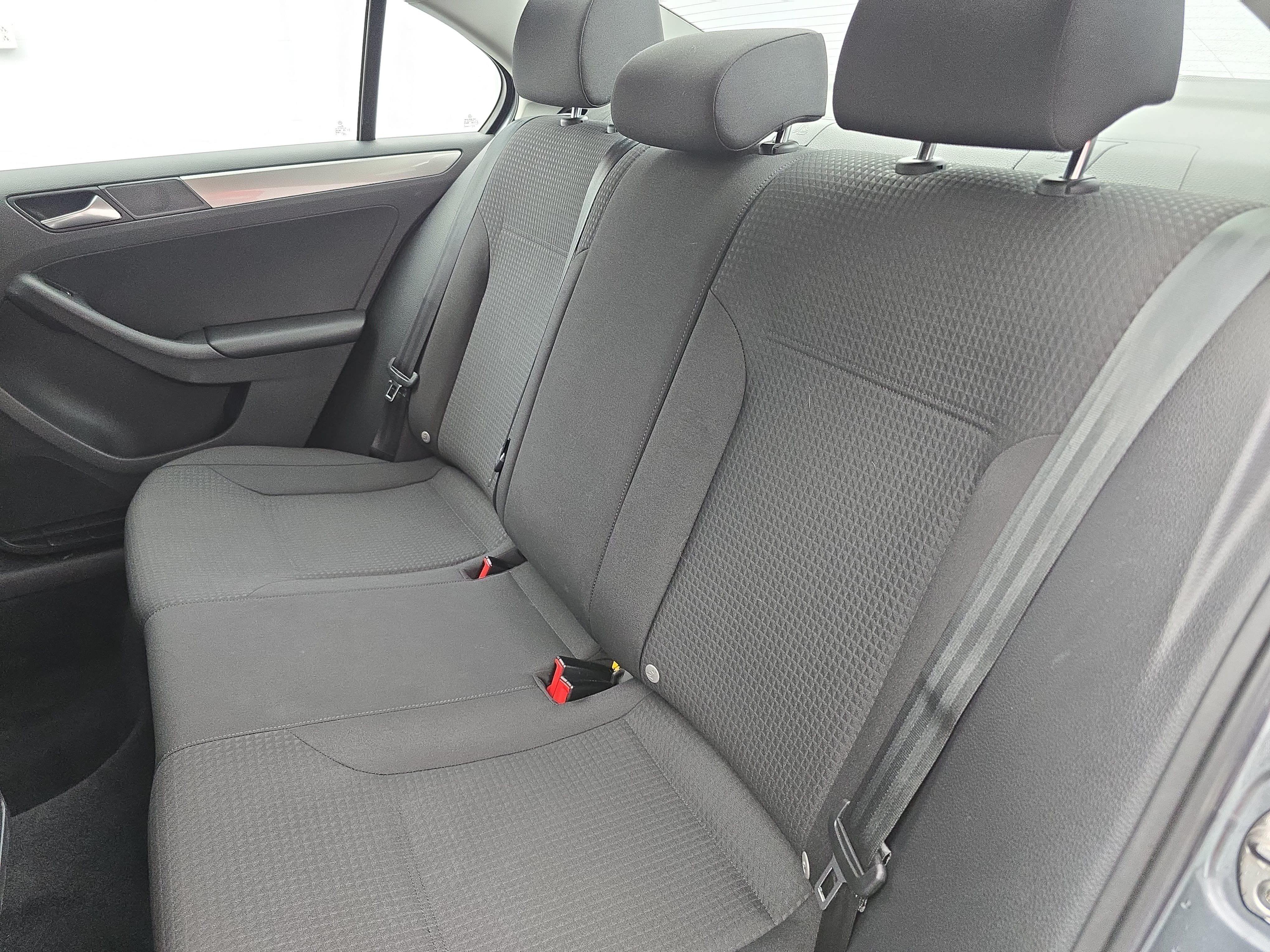 Used 2016 Volkswagen Jetta SE FWD image 13