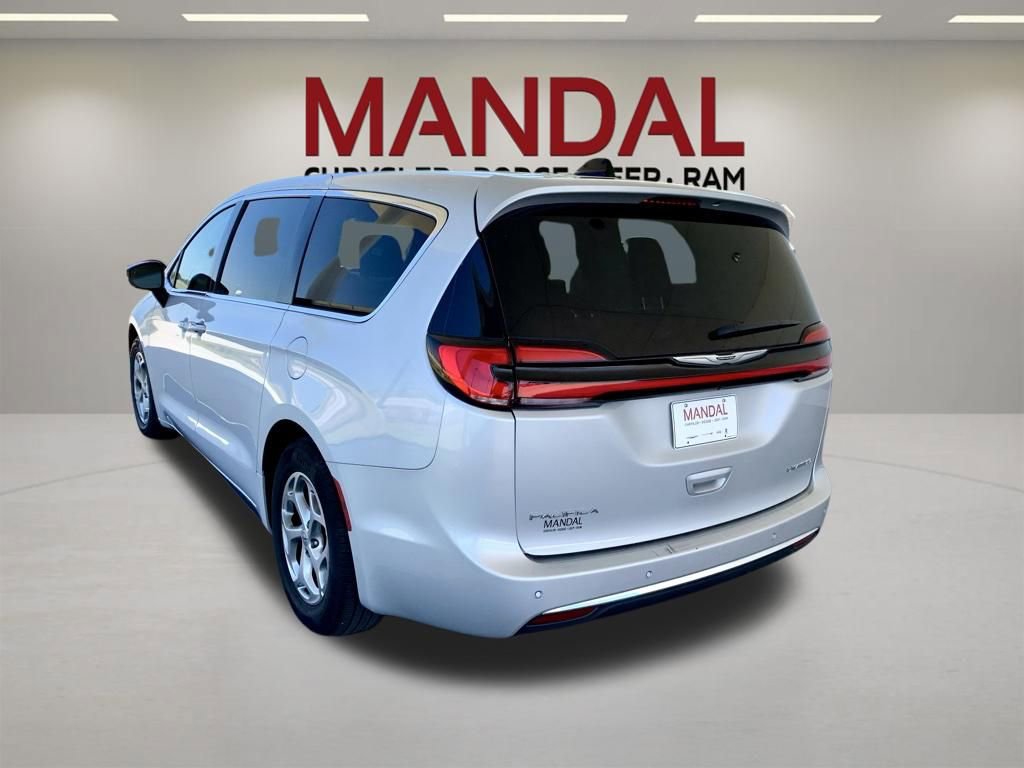 Used 2024 Chrysler Pacifica Limited FWD image 8