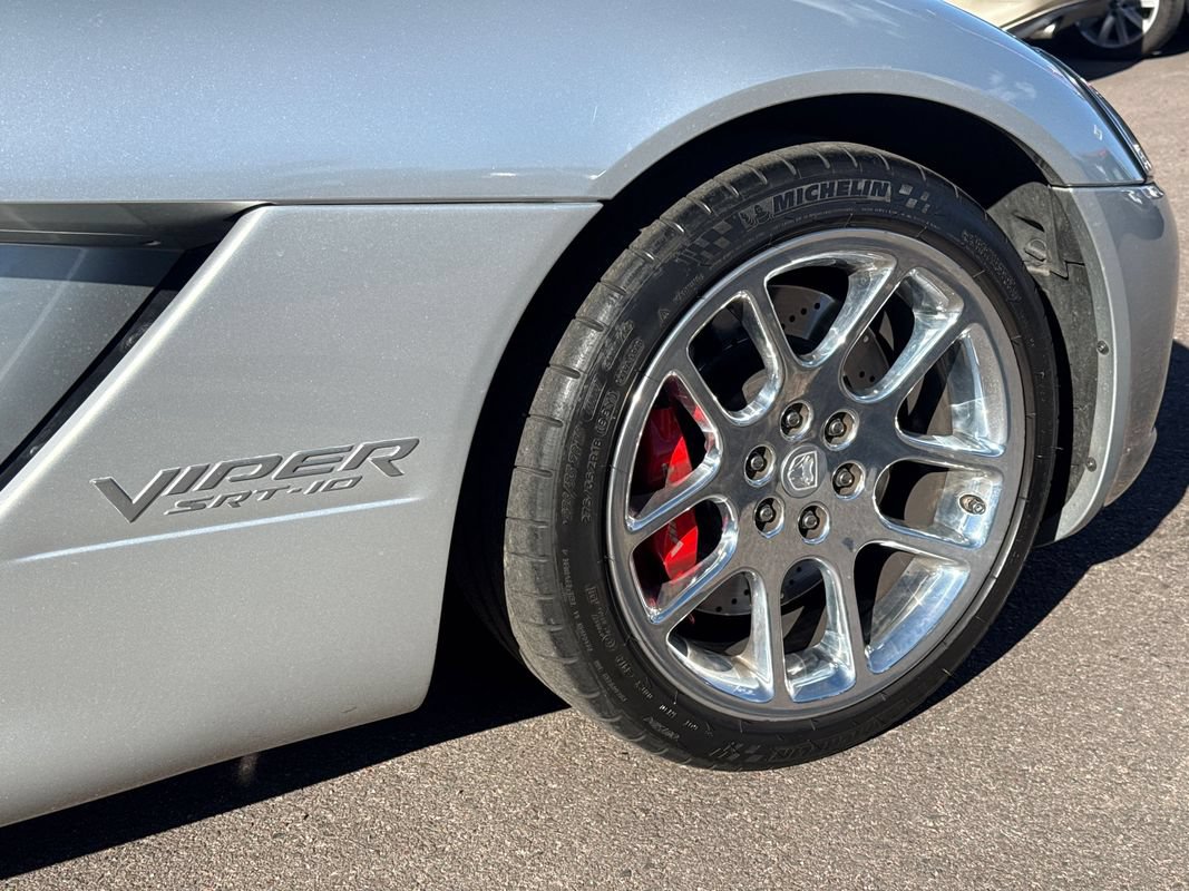 Used 2004 Dodge Viper SRT-10 RWD image 15