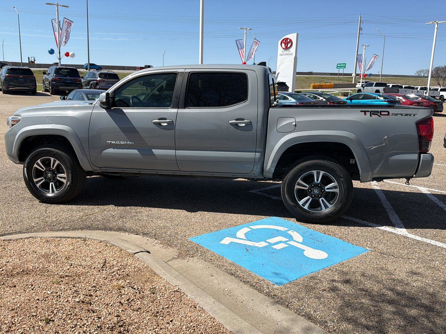 Used 2019 Toyota Tacoma TRD Sport w/ Technology Package image 6