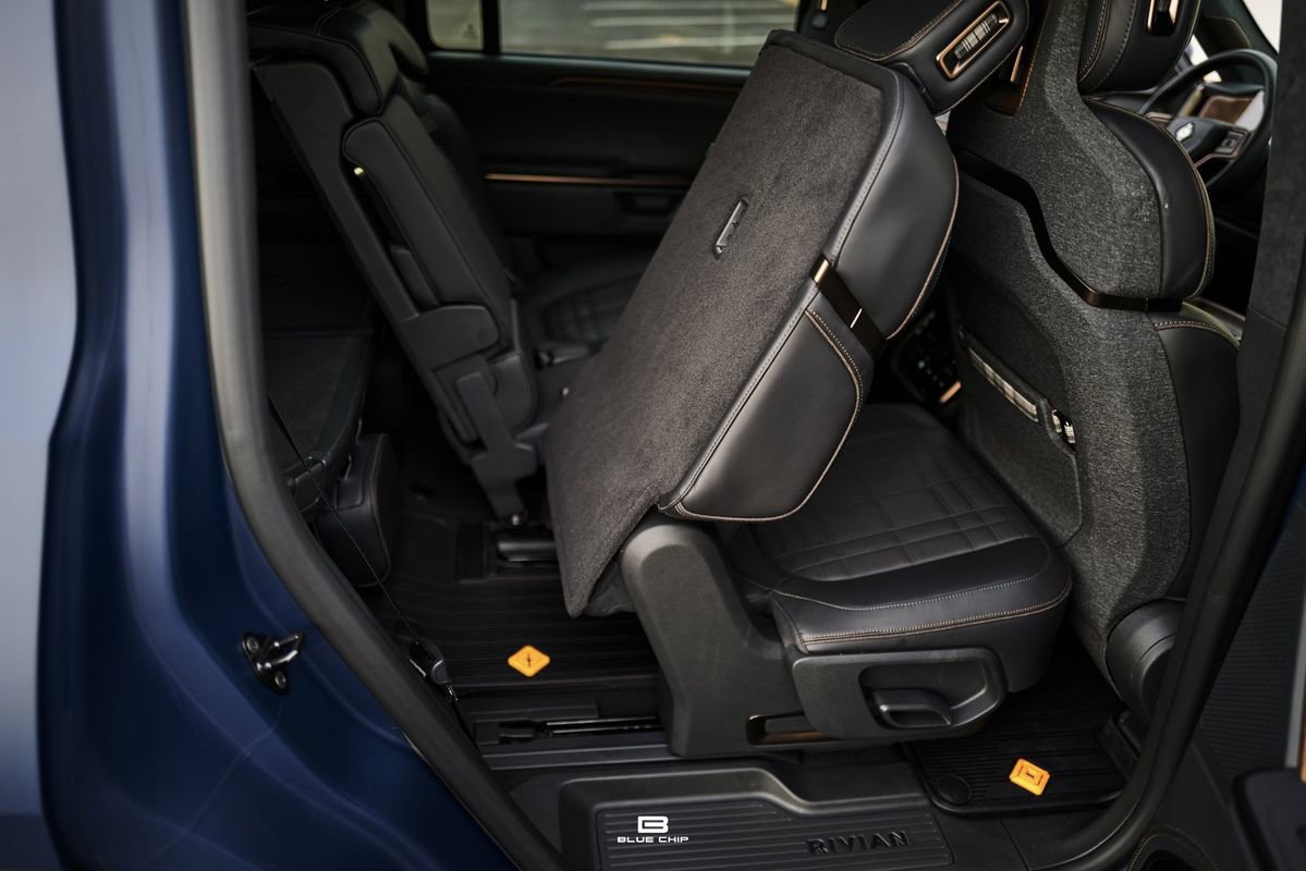 Used 2026 Rivian R1S Premium image 39