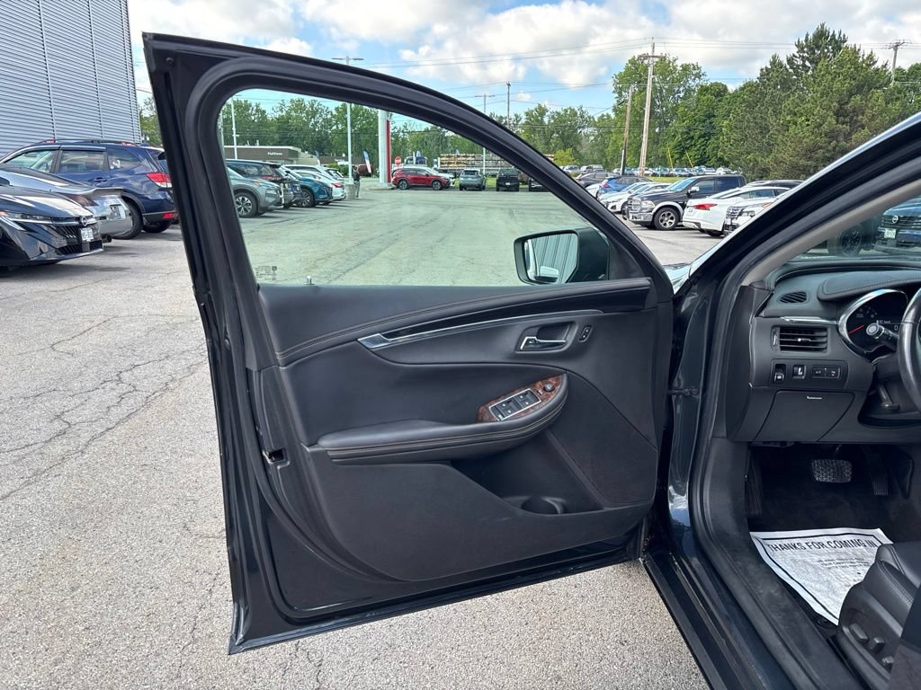Used 2014 Chevrolet Impala LT w/ Convenience Package FWD image 16