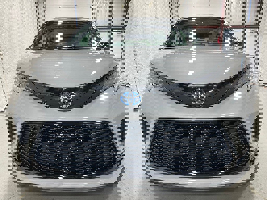 Used 2025 Toyota Sienna XSE image 2