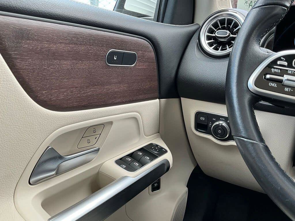 Used 2022 Mercedes-Benz GLB 250 4MATIC image 22