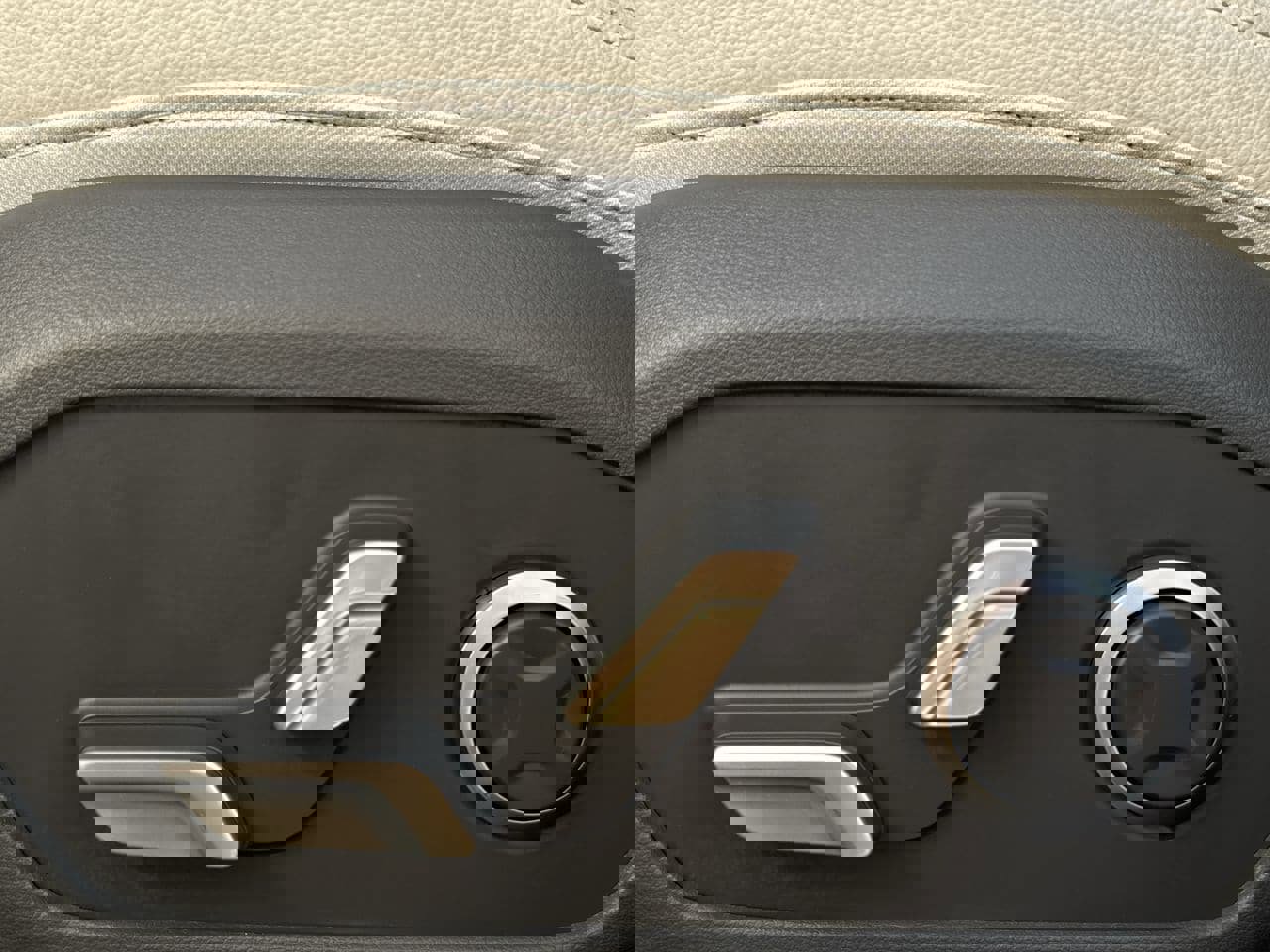 Certified 2025 Hyundai Santa Fe Limited image 13