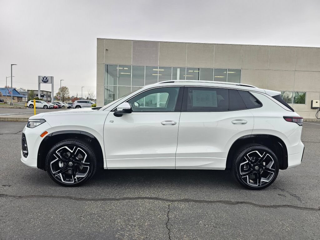 Certified 2025 Volkswagen Tiguan SEL R-Line AWD/4WD image 3