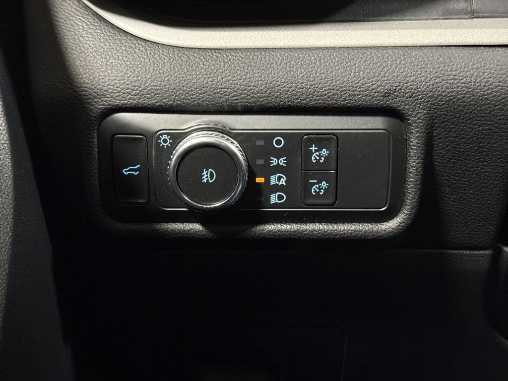 Used 2022 Ford Explorer XLT w/ Equipment Group 202A AWD/4WD image 18
