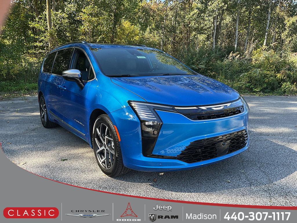 New 2027 Chrysler Pacifica Pinnacle w/ Theater Group FWD image 1