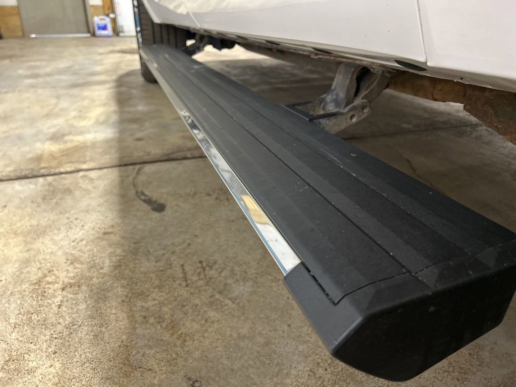 Used 2019 Chevrolet Suburban Premier image 17