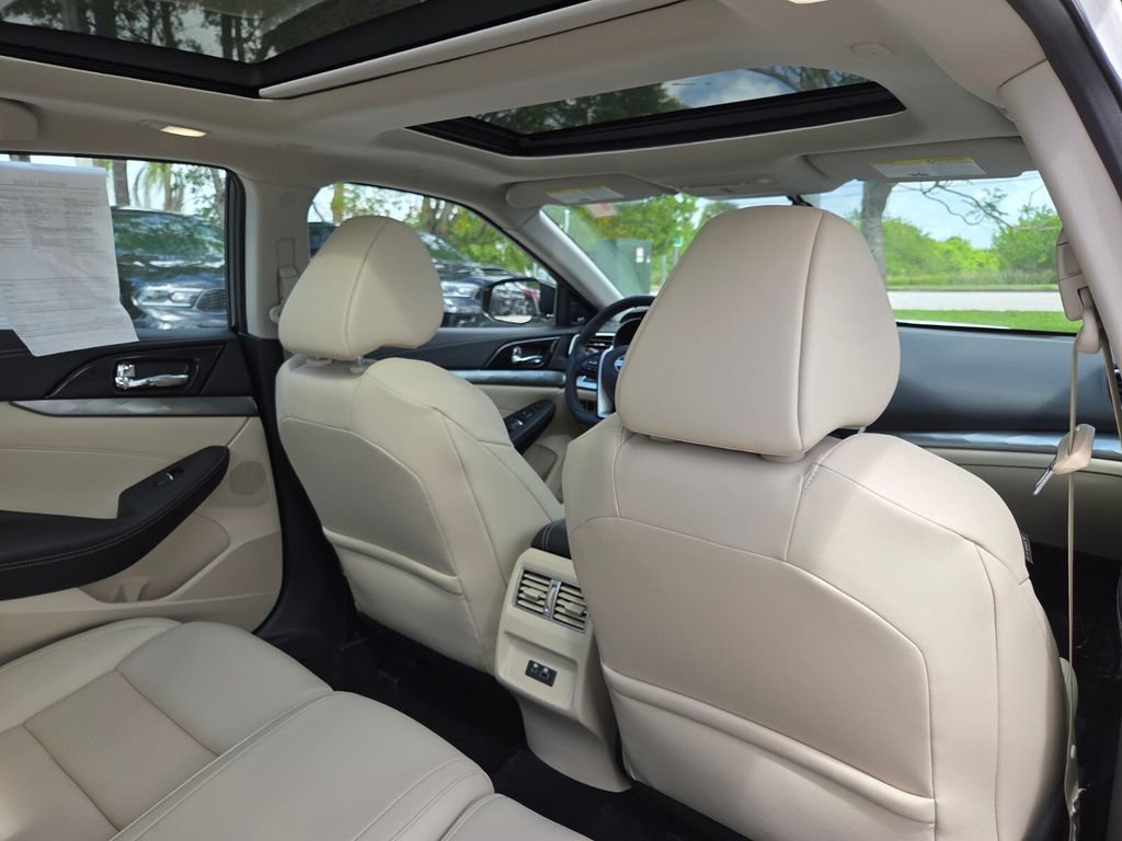 Used 2019 Nissan Maxima 3.5 SL w/ Floor Mat Group image 12