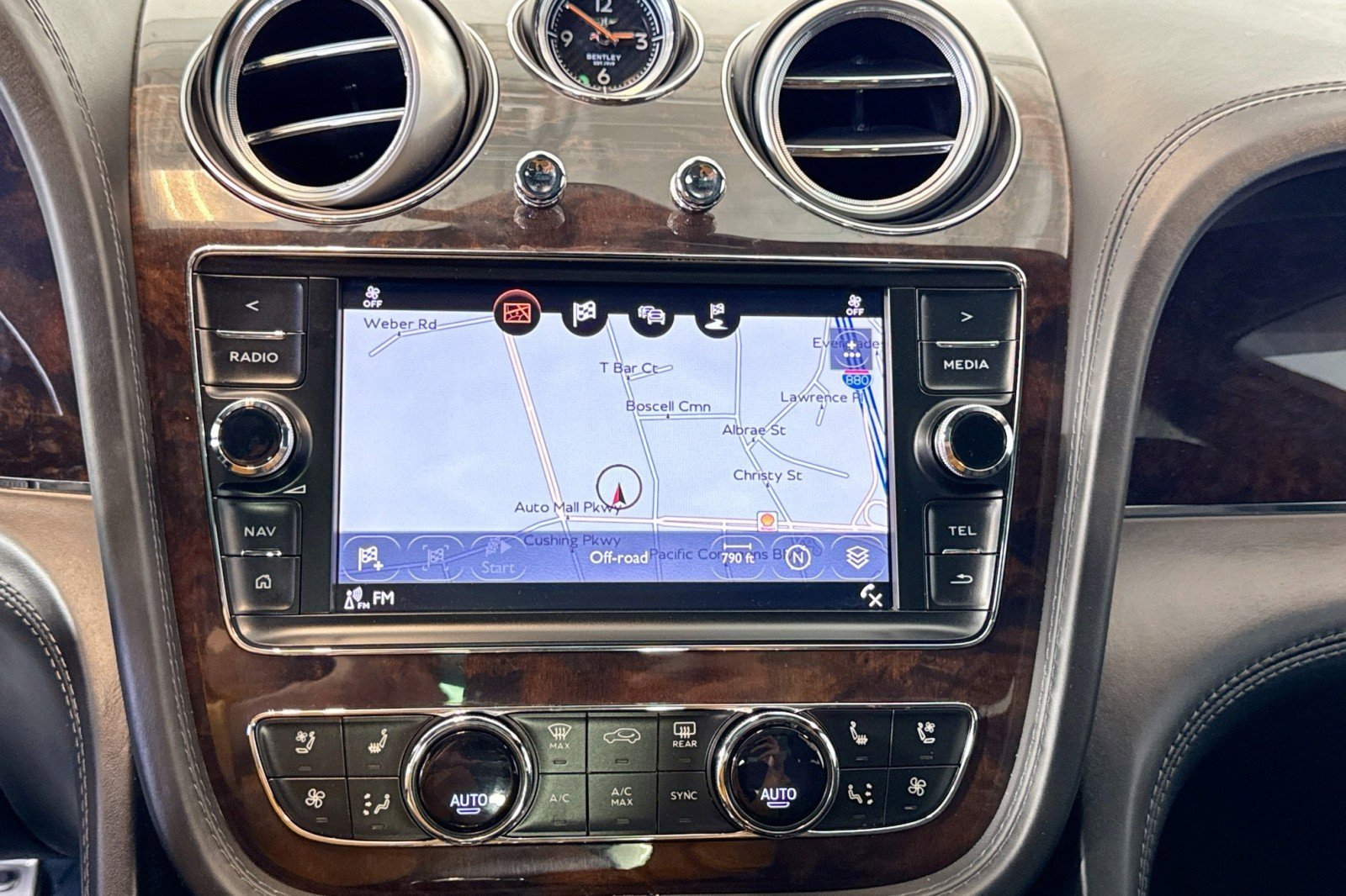 Used 2018 Bentley Bentayga image 13