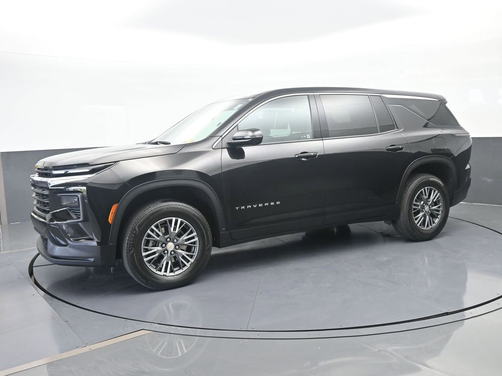 Used 2024 Chevrolet Traverse LS image 2