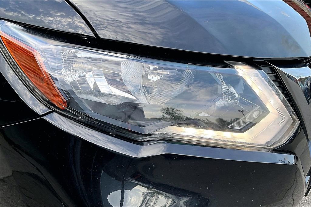Used 2018 Nissan Rogue SV w/ Premium Package AWD/4WD image 31