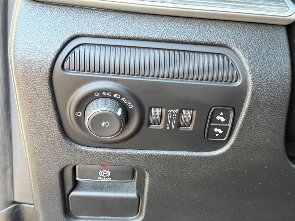 Used 2022 Jeep Wagoneer Series II w/ Premium Group I AWD/4WD image 21