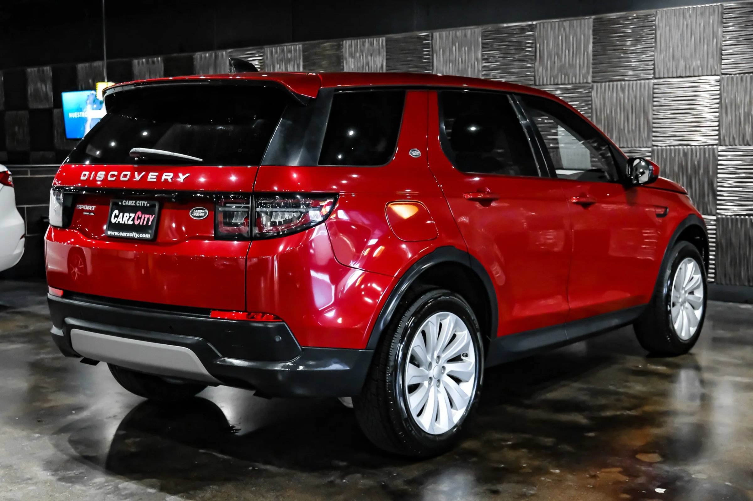 Used 2020 Land Rover Discovery Sport SE AWD/4WD image 9