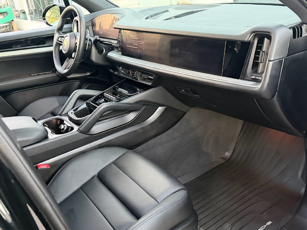 Used 2025 Porsche Cayenne w/ Premium Package Plus AWD/4WD image 15