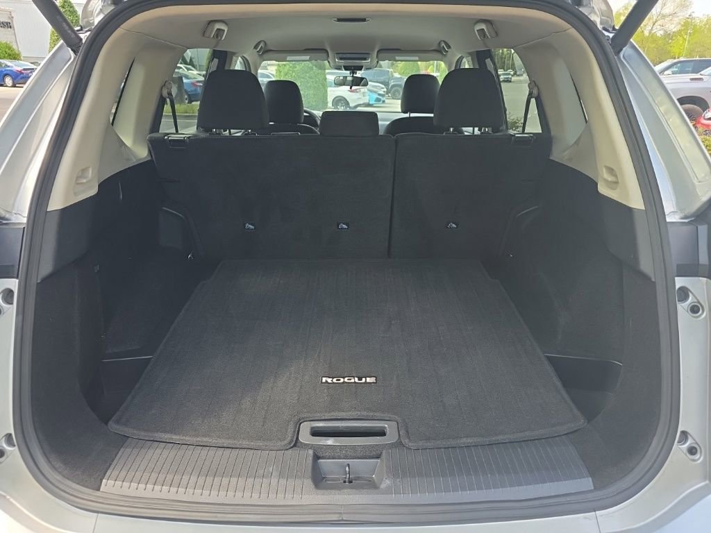 Used 2025 Nissan Rogue SV image 31