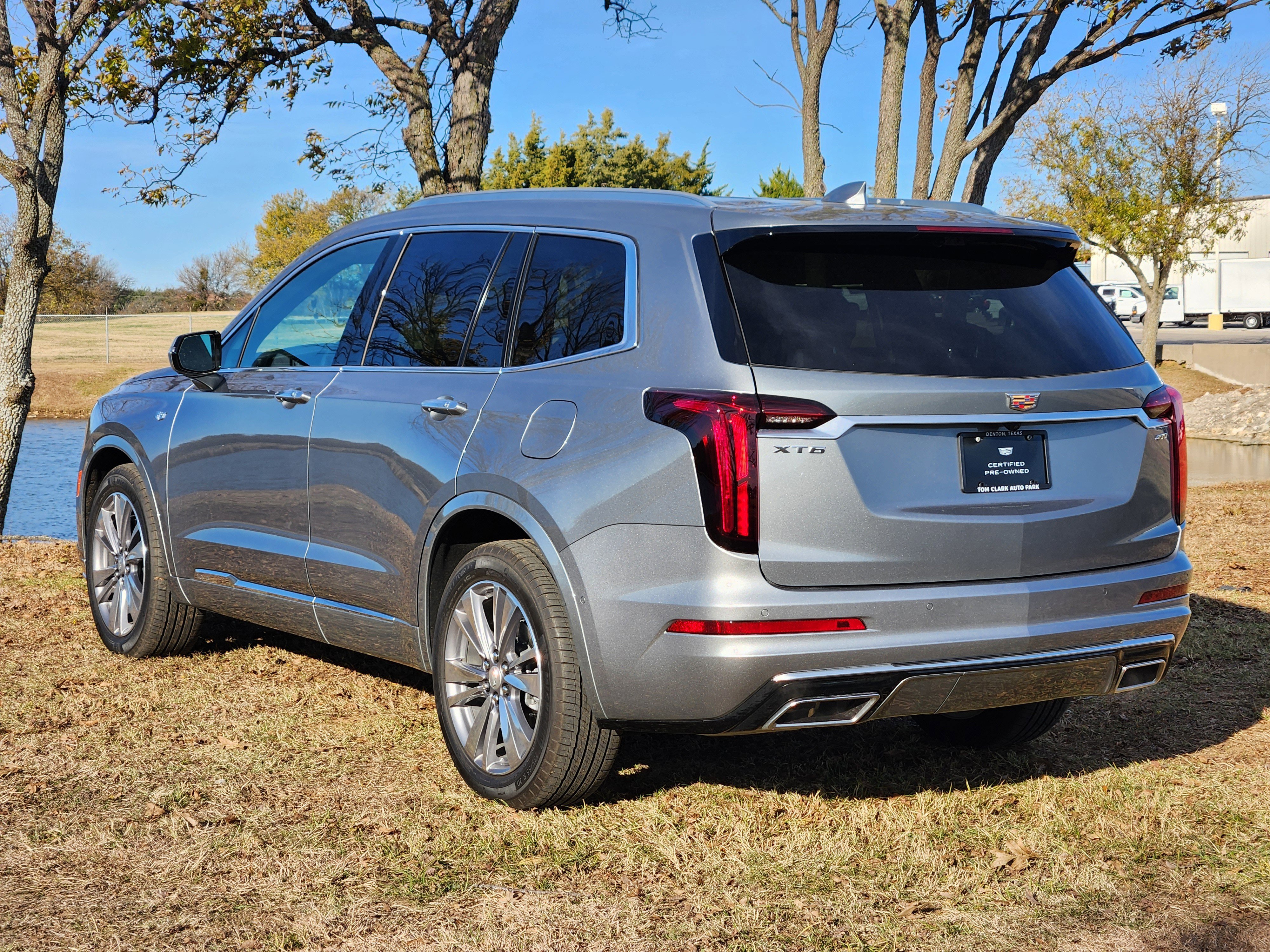 Used 2025 Cadillac XT6 Premium Luxury w/ Technology Package image 5