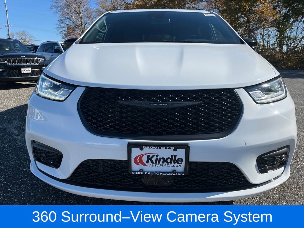 New 2026 Chrysler Pacifica Limited w/ S Appearance Package image 2