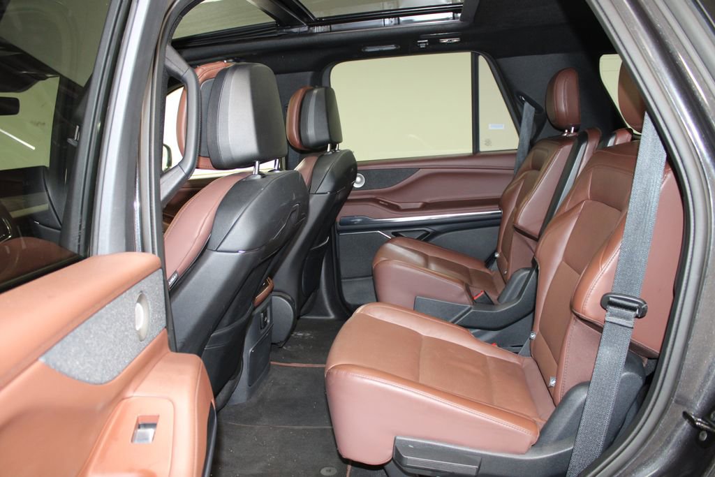 Used 2025 Lincoln Navigator Reserve image 19