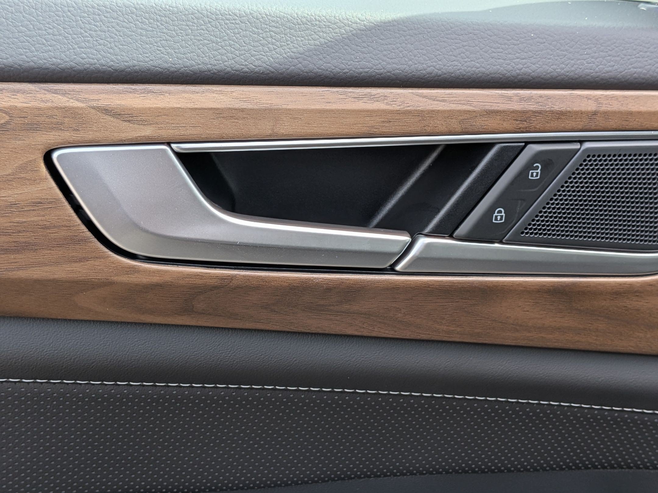 New 2026 Volkswagen Atlas SE FWD image 12