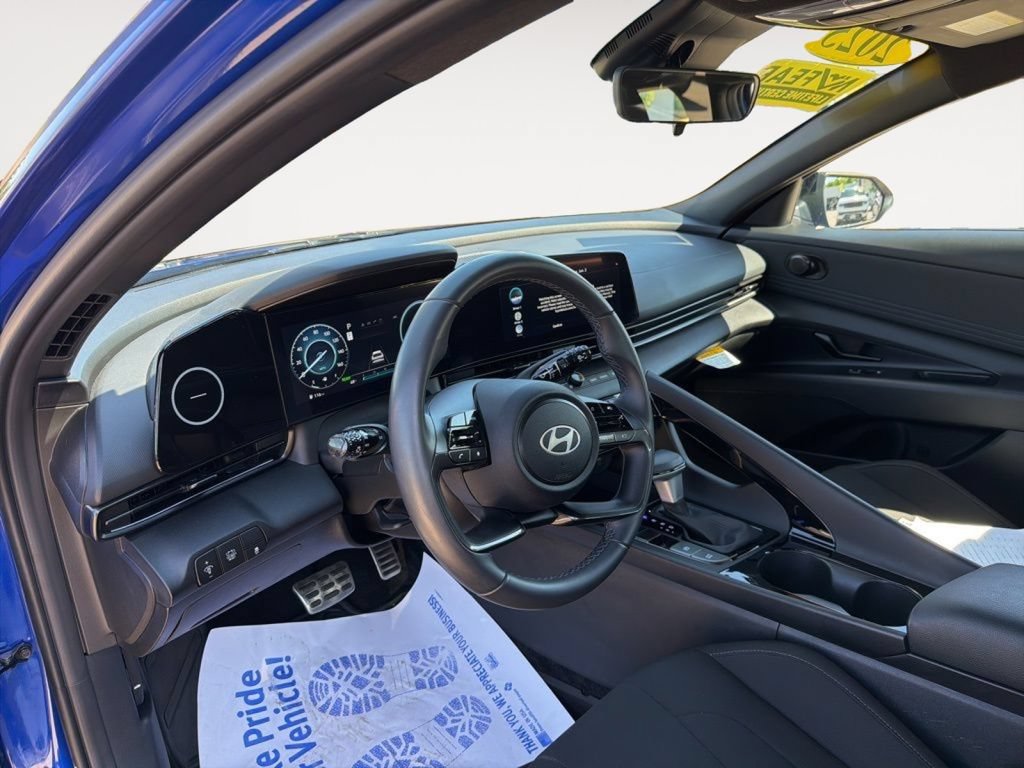 Certified 2025 Hyundai Elantra SEL FWD image 17