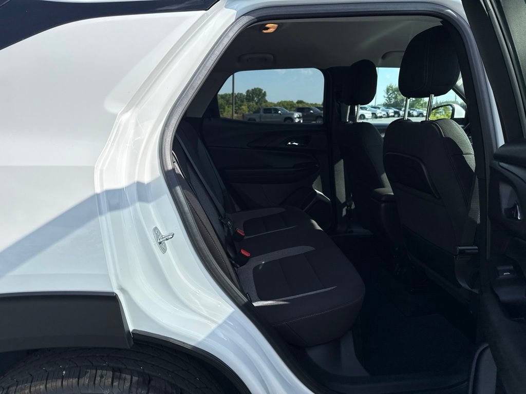 Used 2022 Chevrolet TrailBlazer LT w/ Convenience Package FWD image 12