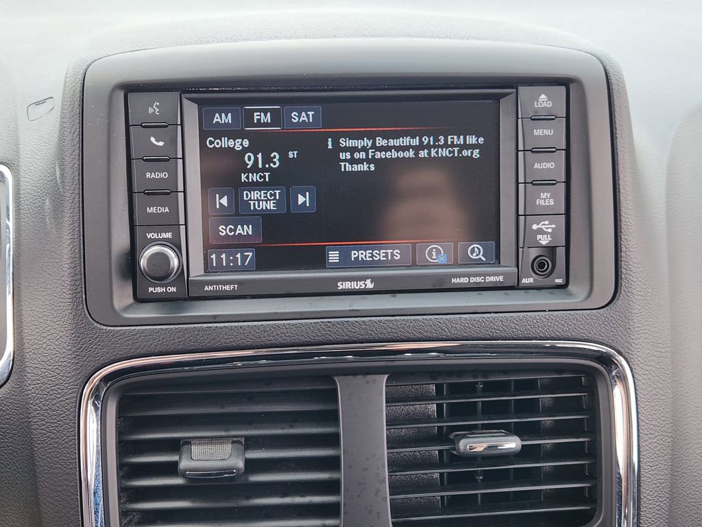 Used 2020 Dodge Grand Caravan SE w/ UConnect Hands-Free Group image 16