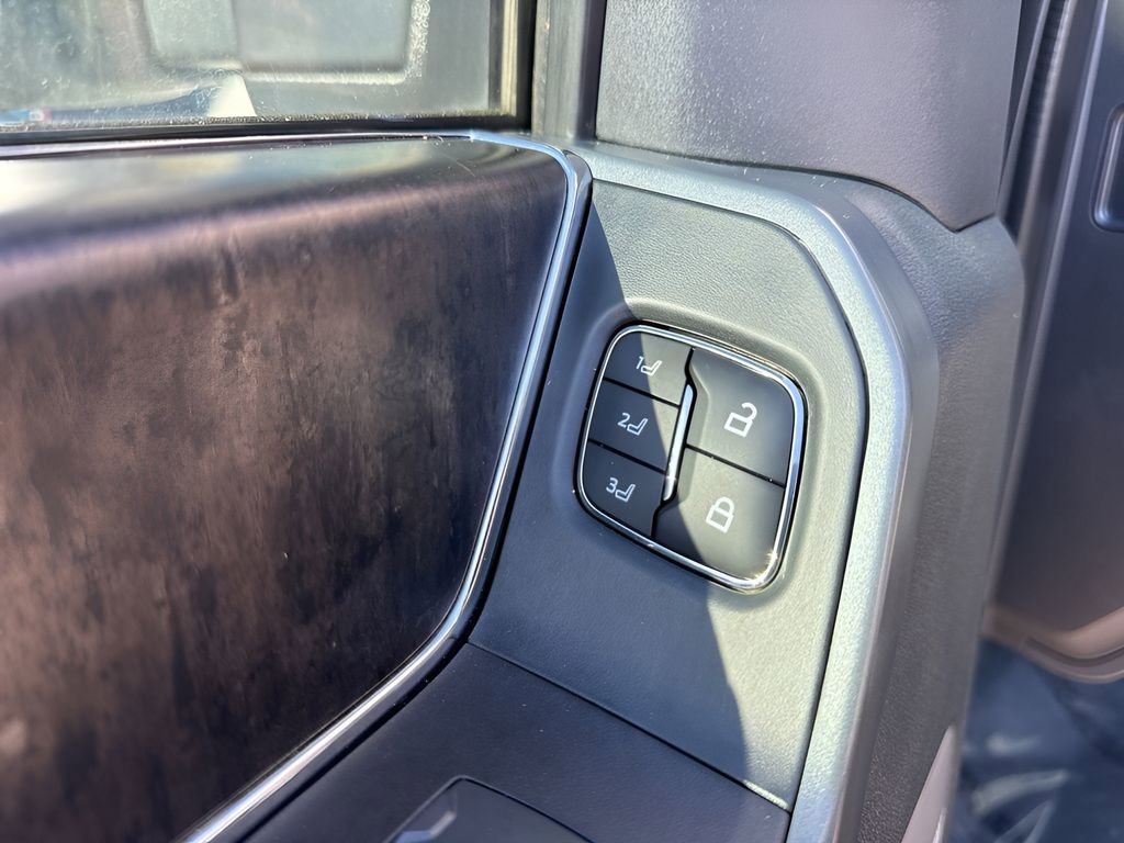 Used 2023 Ford F250 Lariat w/ FX4 Off-Road Package image 11