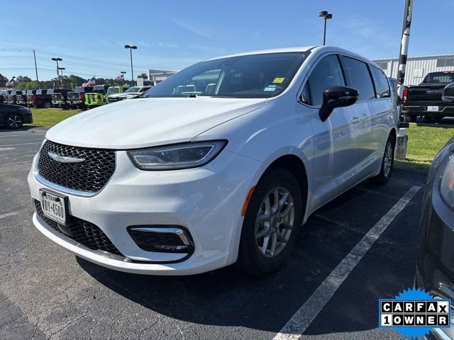 Used 2024 Chrysler Pacifica Touring-L