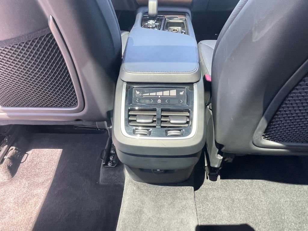 Used 2024 Volvo XC90 B6 Plus image 34