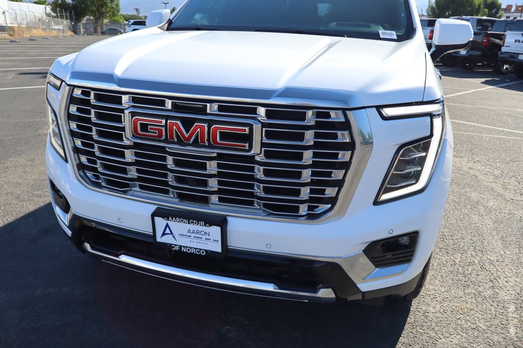 Used 2025 GMC Yukon XL Denali AWD/4WD image 9