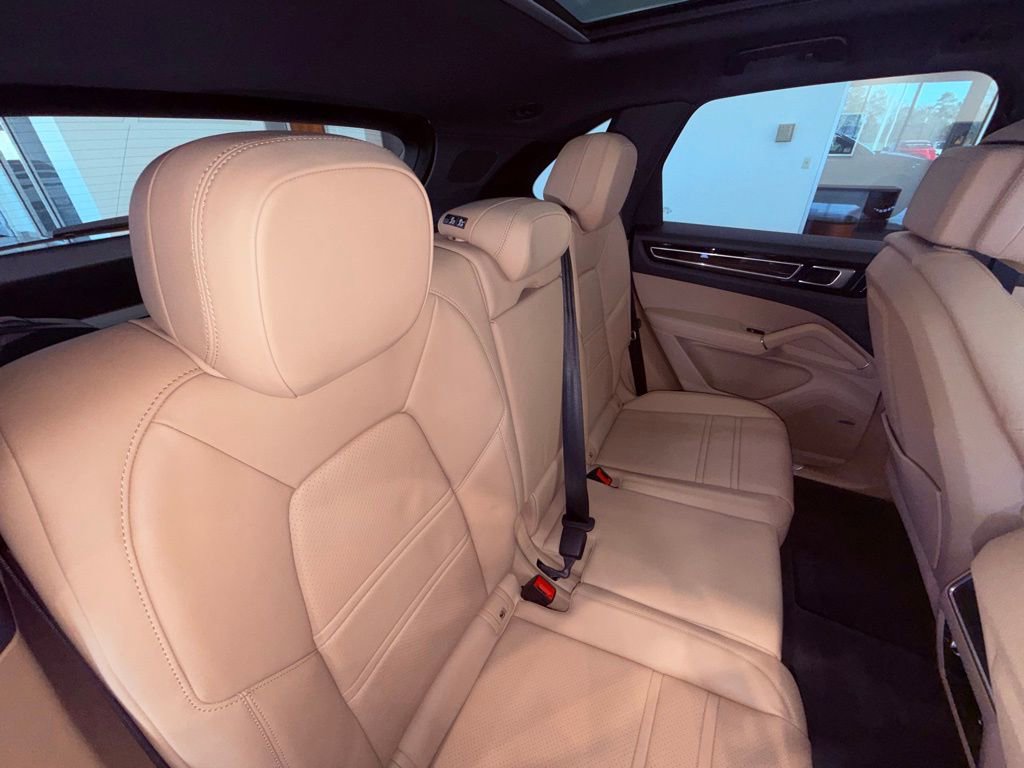 Used 2020 Porsche Cayenne image 15