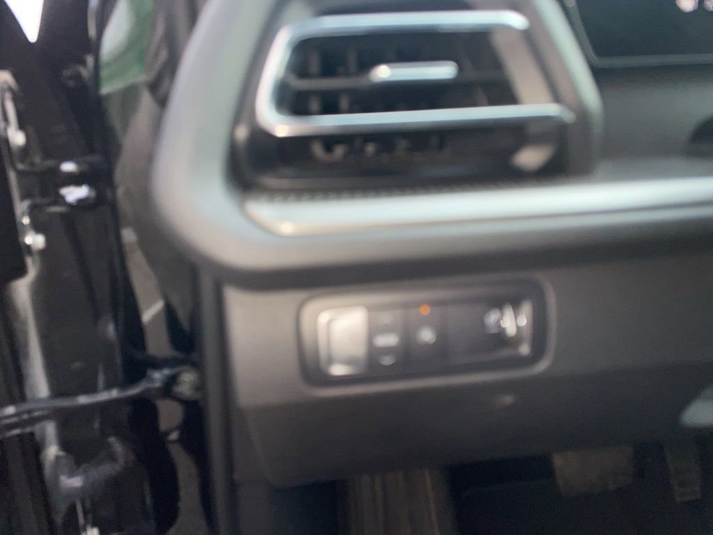 Used 2025 Chevrolet Traverse LT image 22