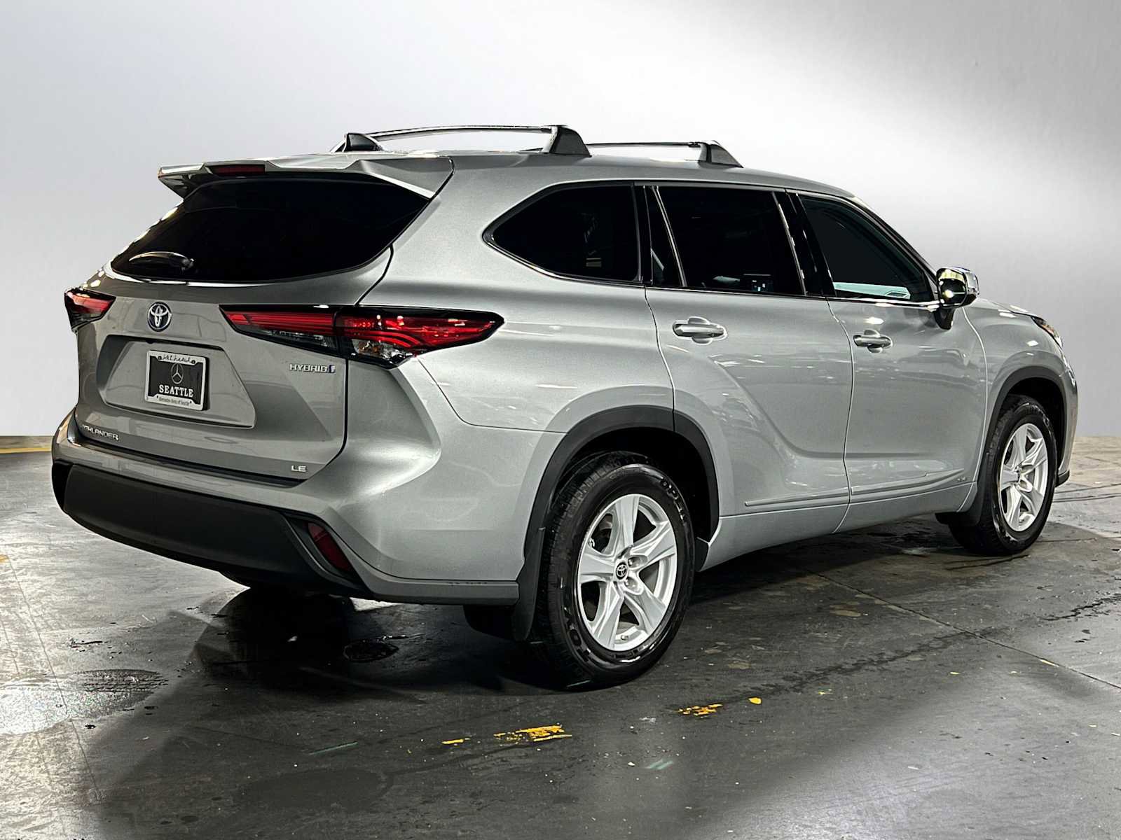 Used 2022 Toyota Highlander LE image 3