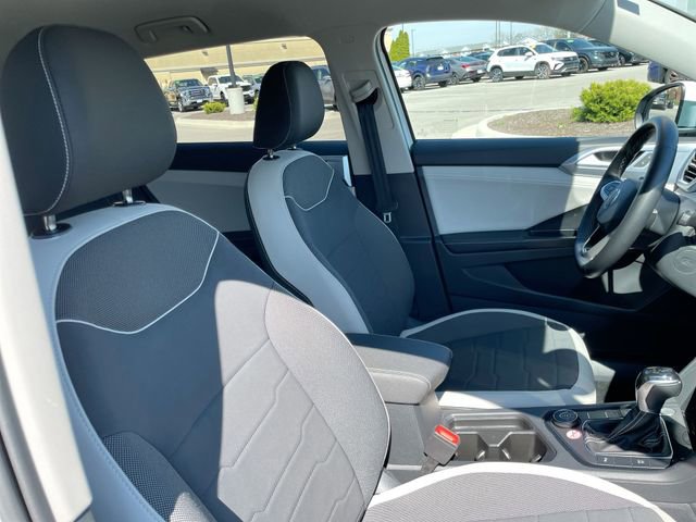 Used 2025 Volkswagen Taos SE image 16