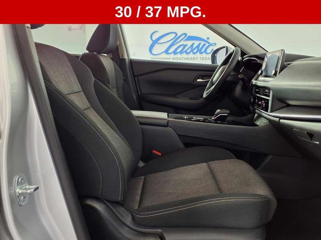 Used 2024 Nissan Rogue SV image 12