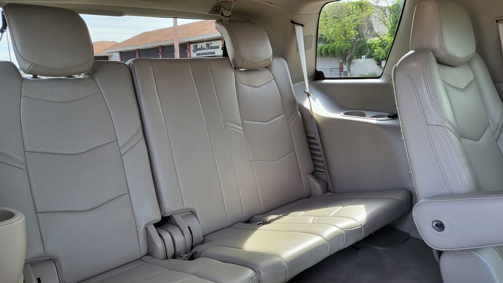 Used 2018 Cadillac Escalade Luxury AWD/4WD image 23