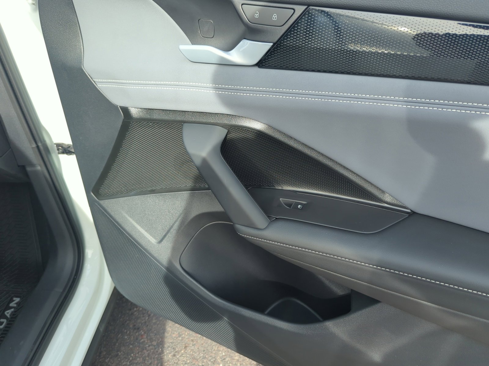 New 2025 Volkswagen Tiguan SE image 16