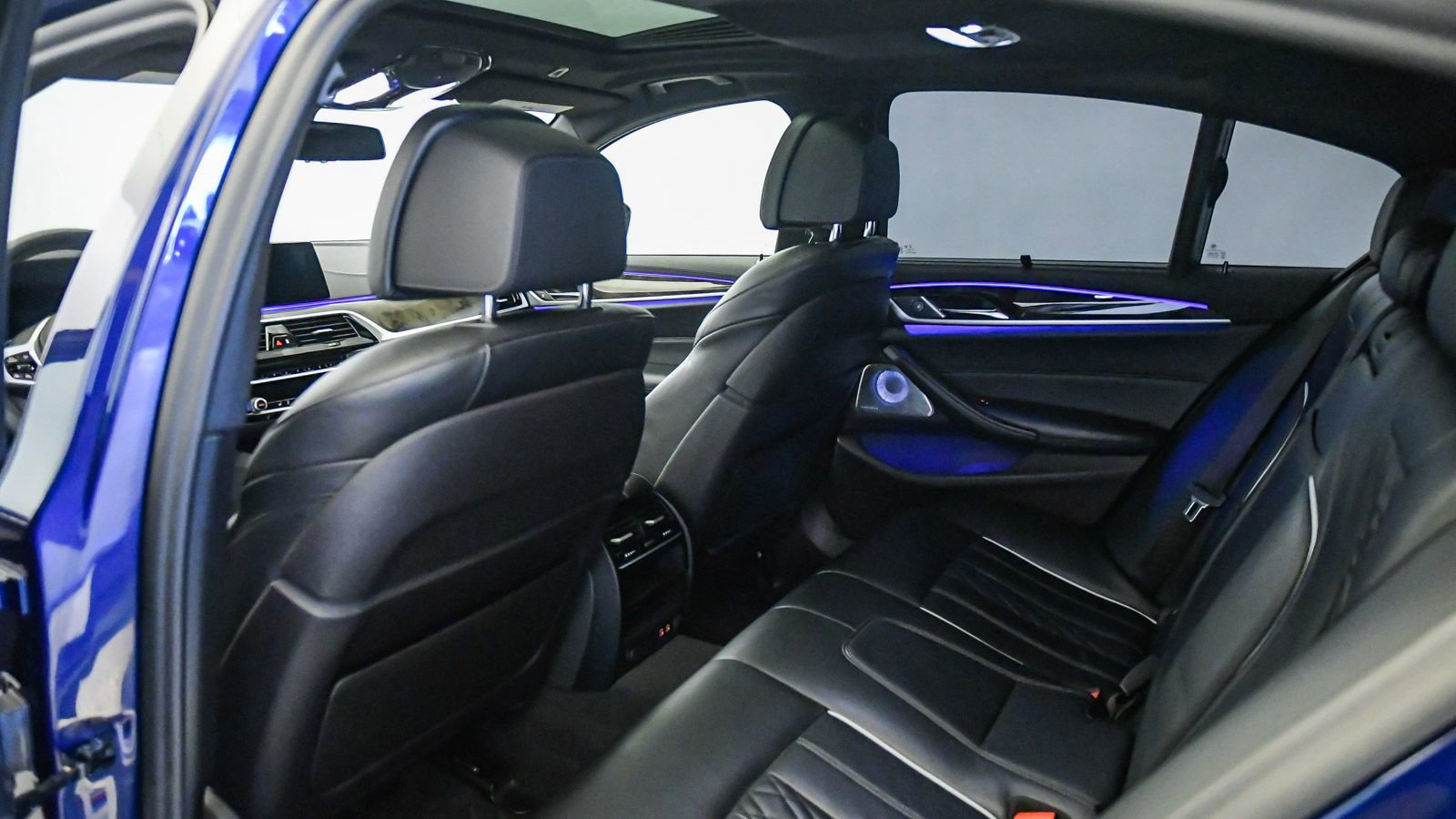 Used 2020 BMW M550i xDrive w/ Executive Package image 24