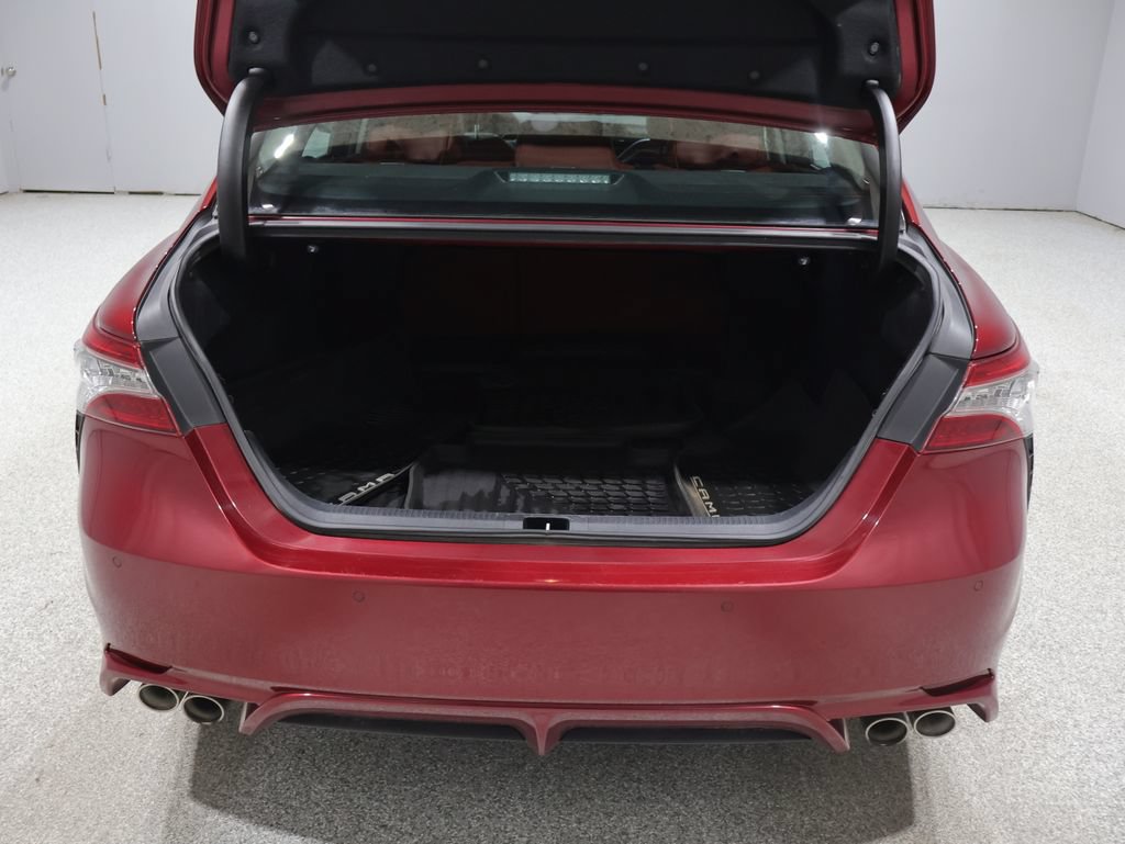 Used 2018 Toyota Camry XSE FWD image 19