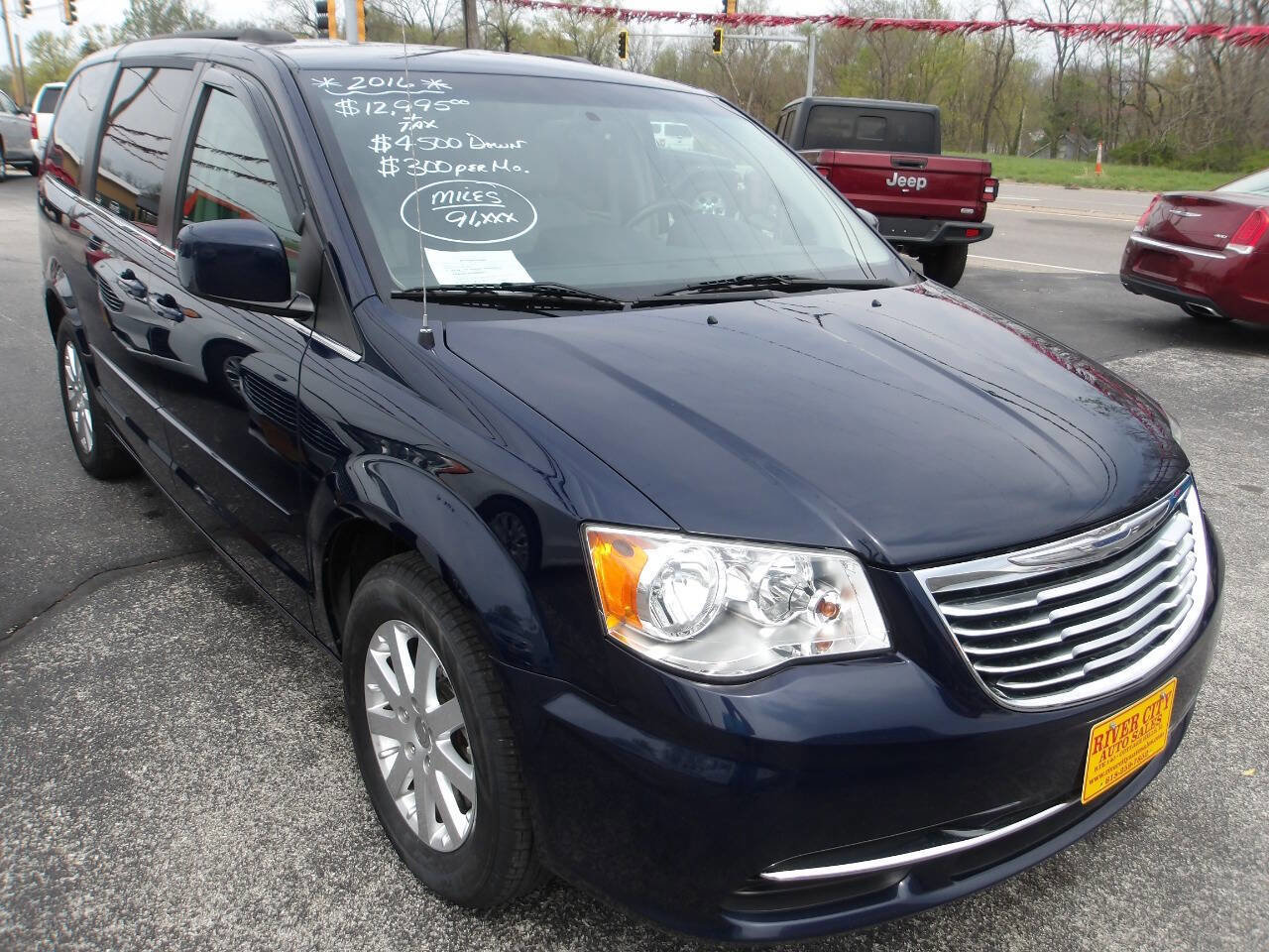 Used 2016 Chrysler Town & Country LX