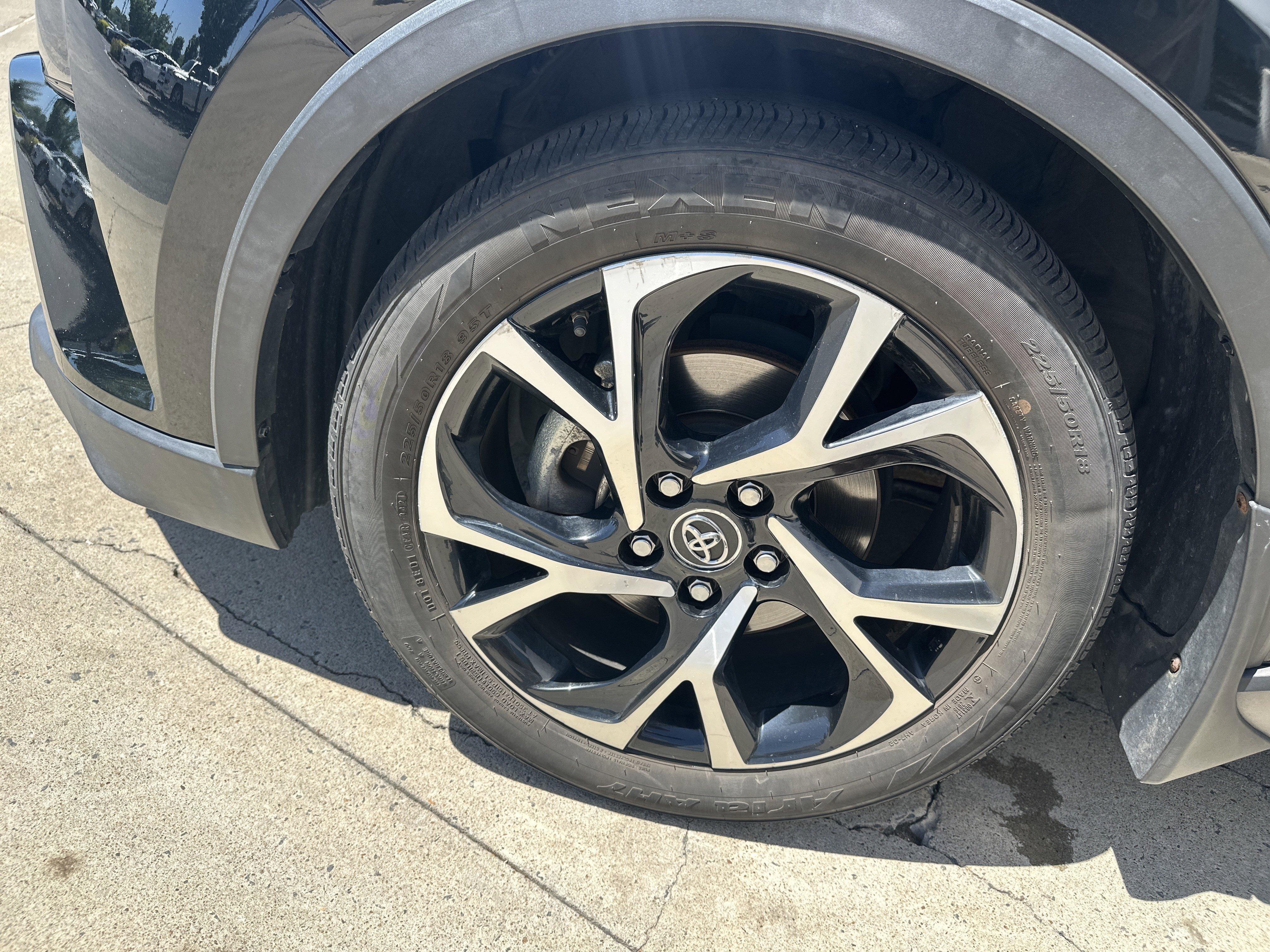 Used 2018 Toyota C-HR XLE FWD image 33